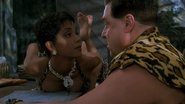 Halle Berry e John Goodman em Os Flintstones - O Filme (Foto: Divulgação)