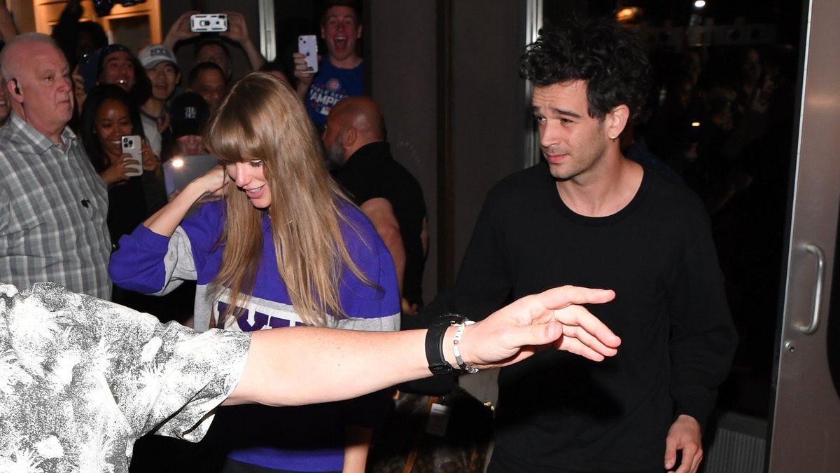 Taylor Swift e Matty Healy, vocalista do The 1975 (Foto: Robert Kamau/GC Images)