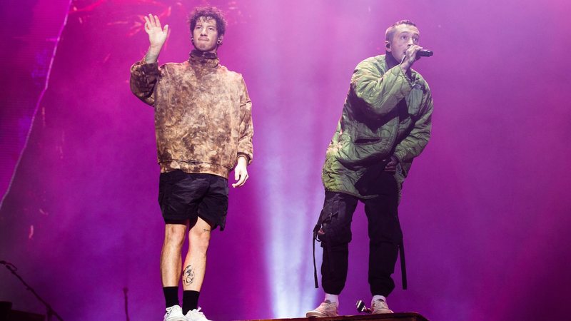 Josh Dun e Tyler Joseph, do Twenty One Piltos, em show no GPWeek 2022 (Foto: Mauricio Santana Getty Images)