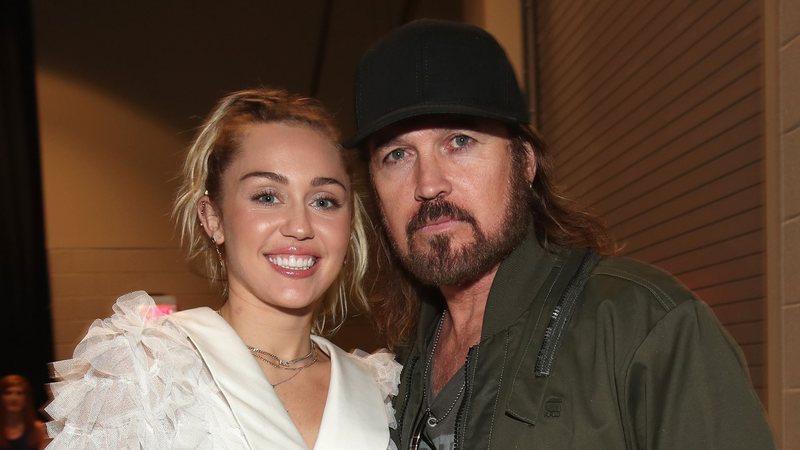 Miley Cyrus e Billy Ray Cyrus (Foto: Chris Polk/BBMA2017/Getty Images for DCP)