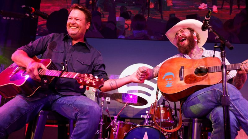 Blake Shelton e Post Malone no CMA Fest 2024 (Foto: Brett Carlsen/Getty Images for Spotify)