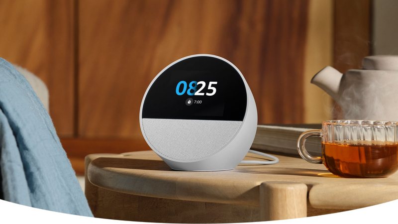 Saiba mais sobre a nova caixinha de som inteligente da Amazon, o Echo Spot, ideal para sua cabeceira. - Reprodução/Amazon