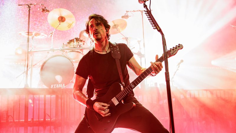 Vocalista da banda Gojira durante apresentação em 2023 (Foto: Sergione Infuso/Corbis via Getty Images)