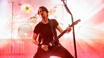 Vocalista da banda Gojira durante apresentação em 2023 (Foto: Sergione Infuso/Corbis via Getty Images)