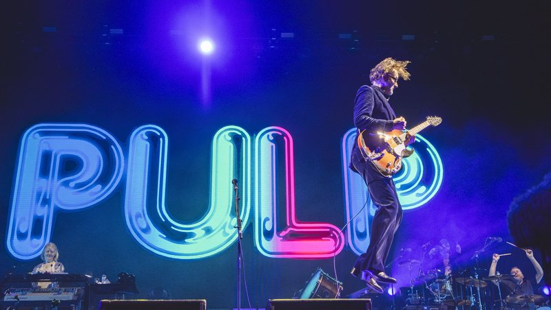 Jarvis Cocker durante show do Pulp em maio (Foto: Xavi Torrent/Redferns)