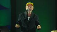 Michael Stipe durante apresentação em 2024 (Foto: Bennett Raglin/Getty Images for Songwriters Hall Of Fame)