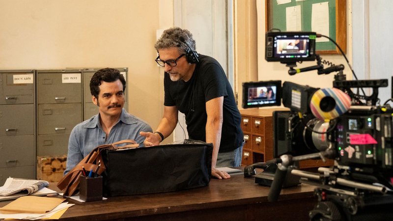 Wagner Moura e Kleber Mendonça Filho nas filmagens de O Agente Secreto (Foto: Victor Jucá)