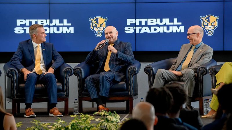 Scott Carr, Pitbull e Kenneth Jessell (Foto: Ivan Apfel/Getty Images)