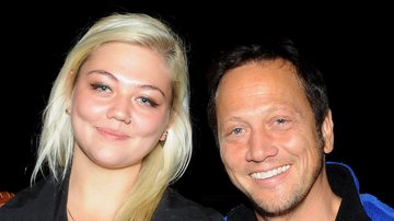 Elle King e o pai, o ator e comediante Rob Schneider (Foto: Michael Schwartz/WireImage)