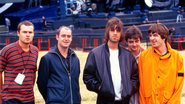 Alan White, Paul 'Bonehead' Arthurs, Liam Gallagher, Paul 'Guigsy' McGuigan e Noel Gallagher (Foto: Mick Hutson/Redferns)