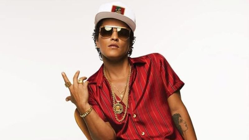 Com a vinda de Bruno Mars para o Brasil, prepare-se para os shows com itens essenciais que todo fã deveria ter - Reprodução/Amazon