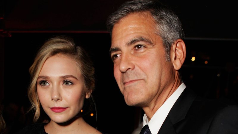 Elizabeth Olsen e George Clooney (Foto: Jeff Vespa/Getty Images for Vanity Fair)