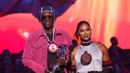 Flavor Flav e Jordan Chiles no VMA (Foto: Mike Coppola/Getty Images)