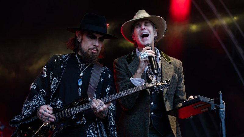 Dave Navarro e Perry Farrell em show do Jane's Addiction (Foto: Kieran Frost/Redferns)