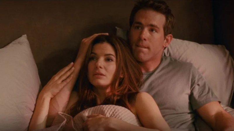 Sandra Bullock e Ryan Reynolds em A Proposta (Imagem: Reprodução)