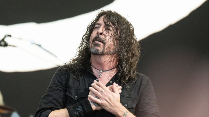 Dave Grohl se apresentando com o Foo Fighters no Glastonbury, em 2023 (Foto: Harry Durrant/Getty Images)