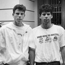 Os irmãos Erik e Lyle Menendez foram condenados à prisão perpétua pelo assassinato dos pais (Foto: Los Angeles Times / Colaborador)