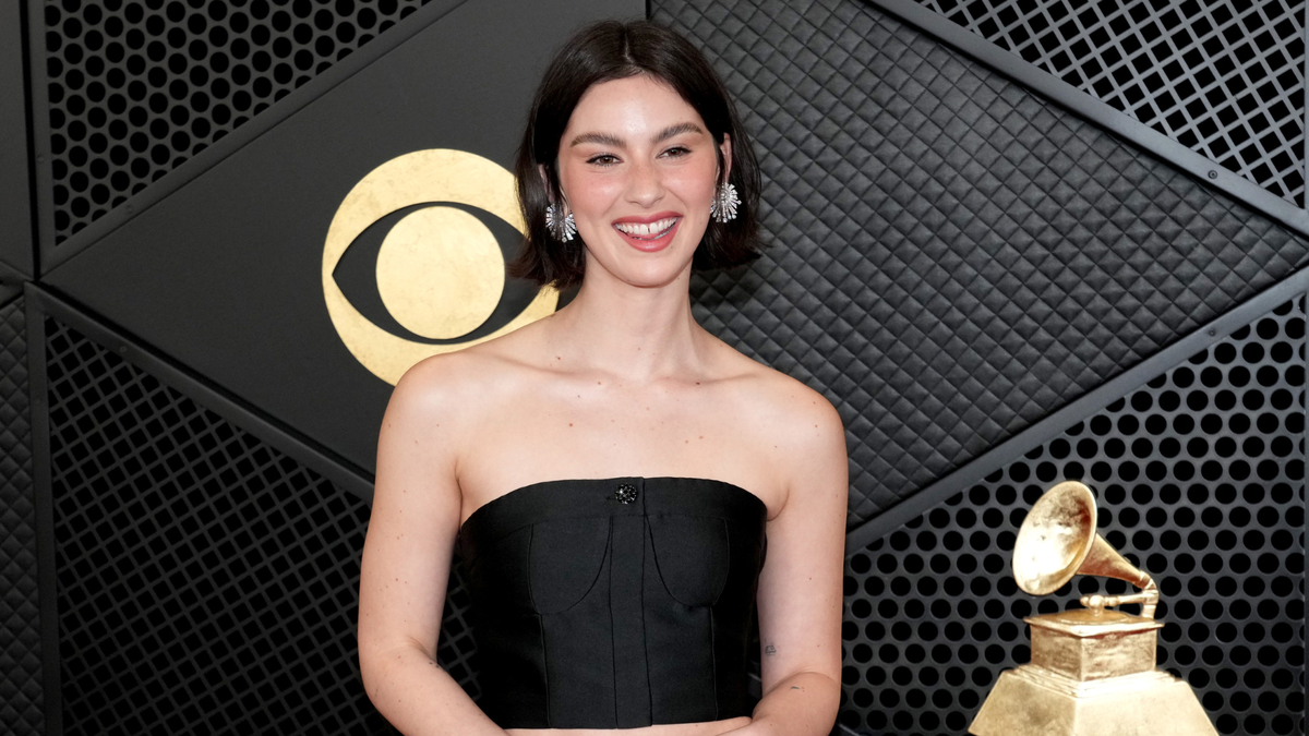 LOS ANGELES, CALIFORNIA - FEBRUARY 04: Gracie Abrams attends the 66th GRAMMY Awards at Crypto.com Arena on February 04, 2024 in Los Angeles, California. (Photo by Matt Winkelmeyer/Getty Images)