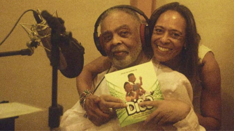 Flávia Arantes do Nascimento, filha de Pelé, com Gilberto Gil, nas gravações do audiolivro / Foto: Divulgação