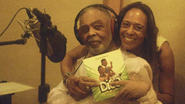 Flávia Arantes do Nascimento, filha de Pelé, com Gilberto Gil, nas gravações do audiolivro / Foto: Divulgação