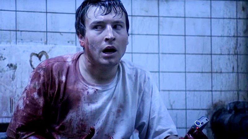 Leigh Whannell como Adam Faulkner-Stanheight em Jogos Mortais (Foto: Divulgação)