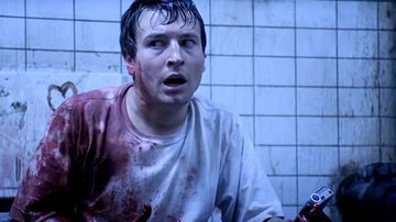 Leigh Whannell como Adam Faulkner-Stanheight em Jogos Mortais (Foto: Divulgação)