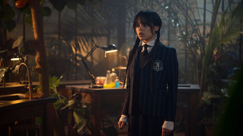 Jenna Ortega na primeira temporada de Wandinha (Foto: VLAD CIOPLEA/NETFLIX)