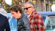 Jeremy Allen White e Bruce Springsteen no set da cinebiografia Deliver Me From Nowhere (Foto: Jose Perez/Bauer-Griffin/GC Images)