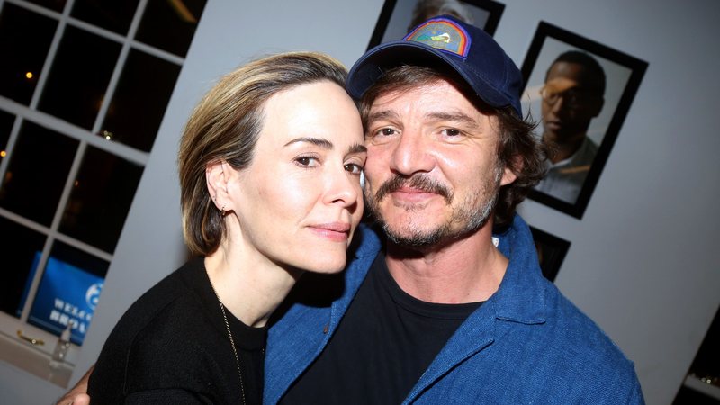 Sarah Paulson e Pedro Pascal (Foto: Bruce Glikas/WireImage)