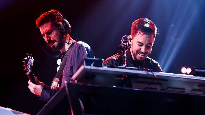 Brad Delson e Mike Shinoda com o Linkin Park em 2017 (Foto: Rich Fury/Getty Images)