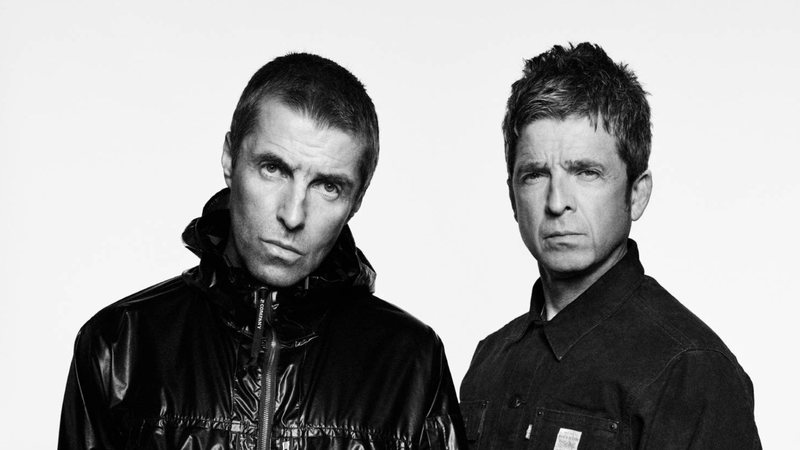 Liam e Noel Gallagher no retorno do Oasis (Foto: Simon Emmett)