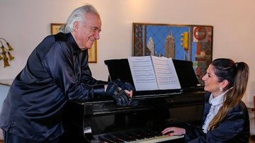 Maestro João Carlos Martins e Carol Paiffer (Foto: Divulgação/Thiago Duran)