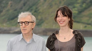 Woody Allen e Rebecca Hall em 2008 (Foto: Carlos Alvarez/Getty Images)