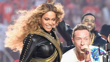 Beyonce e Chris Martin, do Coldplay, apresentam-se no show de intervalo do Super Bowl 50 (Foto: Jeff Kravitz/FilmMagic)