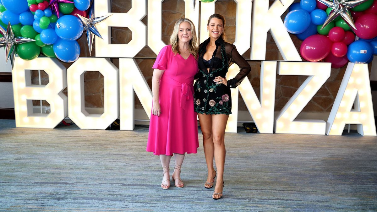 Colleen Hoover e Blake Lively (Foto: Eric Charbonneau/Getty Images for Sony Pictures)