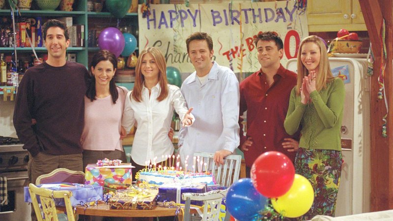 David Schwimmer, Courteney Cox, Jennifer Aniston, Matthew Perry, Matt LeBlanc e Lisa Kudrow no set de Friends (Foto: Warner Bros. Television)