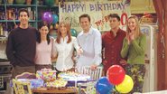 David Schwimmer, Courteney Cox, Jennifer Aniston, Matthew Perry, Matt LeBlanc e Lisa Kudrow no set de Friends (Foto: Warner Bros. Television)