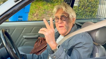 Jay Leno com hematomas no rosto (Foto: MEGA/GC Images)