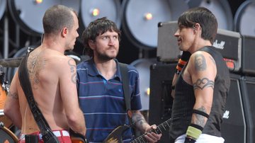 John Frusciante com o Red Hot Chili Peppers em 2007 (Foto: Phil Dent/Redferns)