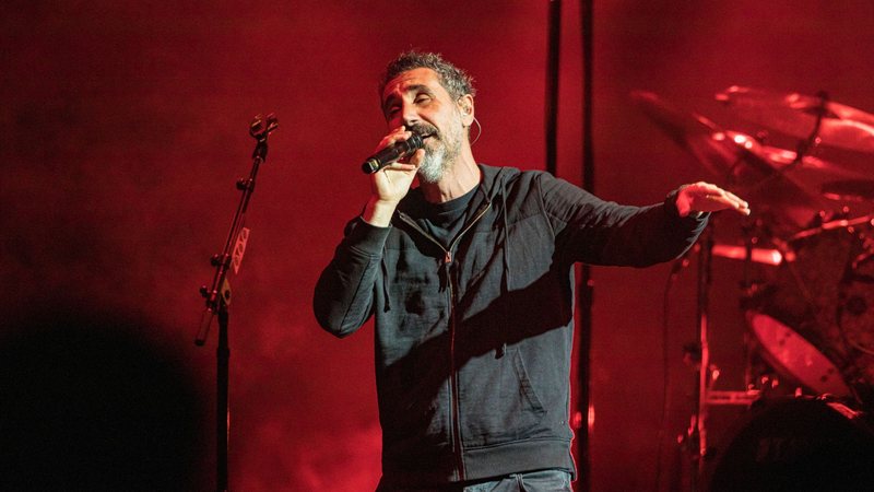 Serj Tankian em show do System of a Down (Foto: Daniel Knighton/Getty Images)