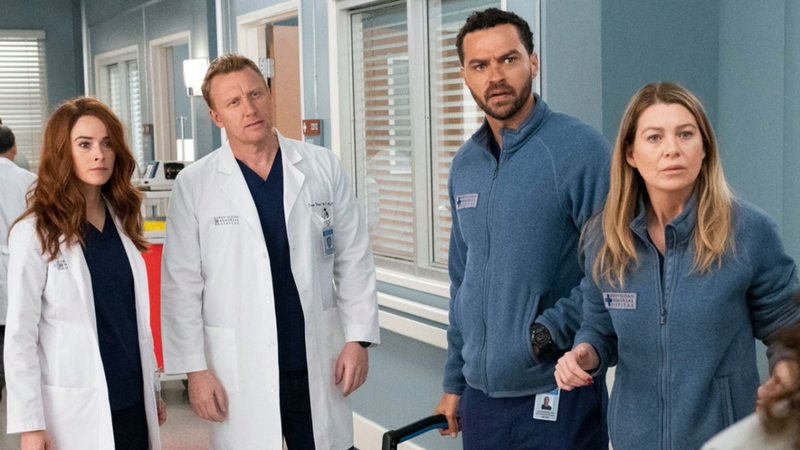 Abigail Spencer, Kevin McKidd, Jesse Williams e Ellen Pompeo em Grey's Anatomy (Foto: Reprodução)