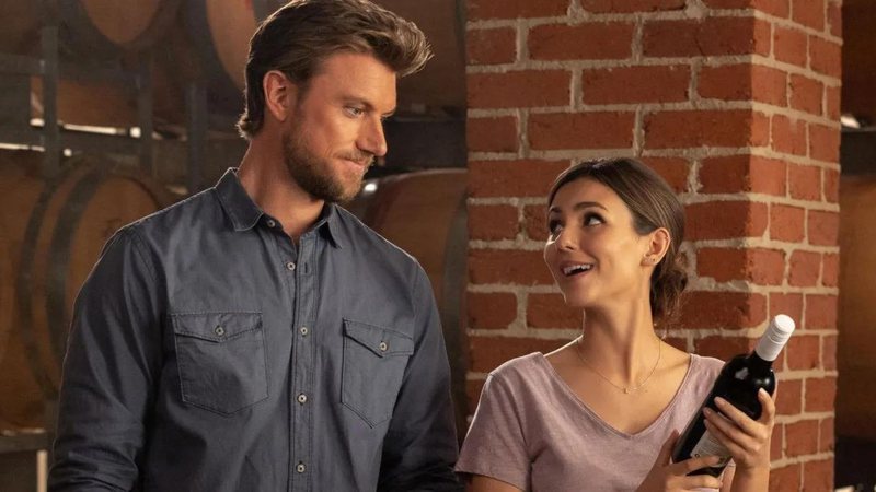 Adam Demos e Victoria Justice em Combinação Perfeita (Foto: Divulgação / Netflix)