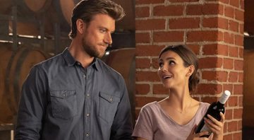 Adam Demos e Victoria Justice em Combinação Perfeita (Foto: Divulgação / Netflix)