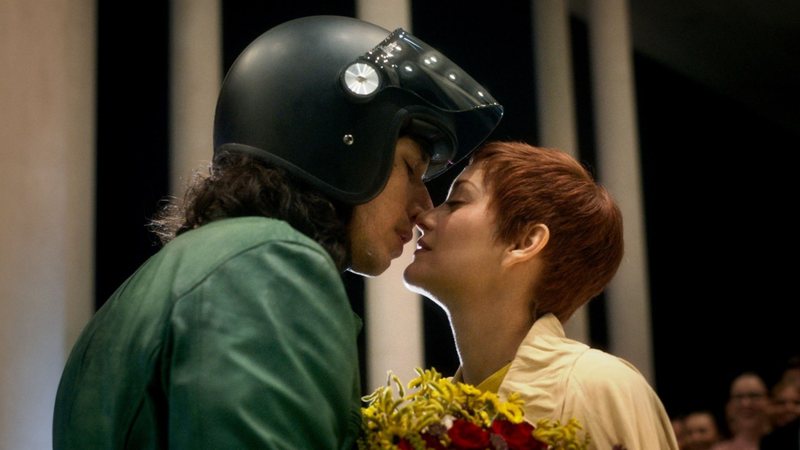 Adam Driver e Marion Cotillard em Annette (Foto: Reprodução / Mozinet)