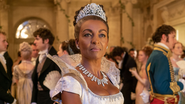 Adjoa Andoh em Bridgerton (Foto: Reprodução / Netflix)