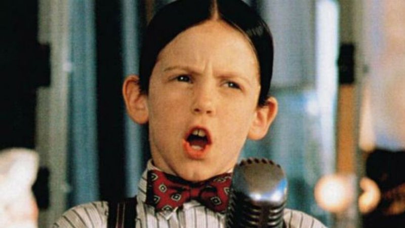 Bug Hall como Alfalfa em Os Batutinhas (Foto: Reprodução)