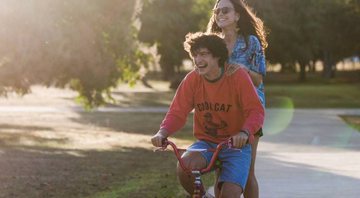 Alice Braga e Gabriel Leone em Eduardo e Mônica (Foto: Divulgação)