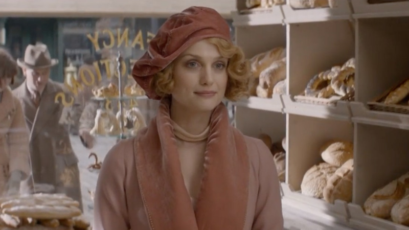 Alison Sudol como Queenie Goldstein em Animais Fantásticos (Foto: Reprodução / Warner Bros.)