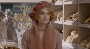 Alison Sudol como Queenie Goldstein em Animais Fantásticos (Foto: Reprodução / Warner Bros.)