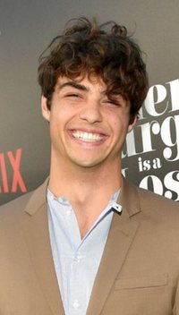 5 papéis icônicos de Noah Centineo